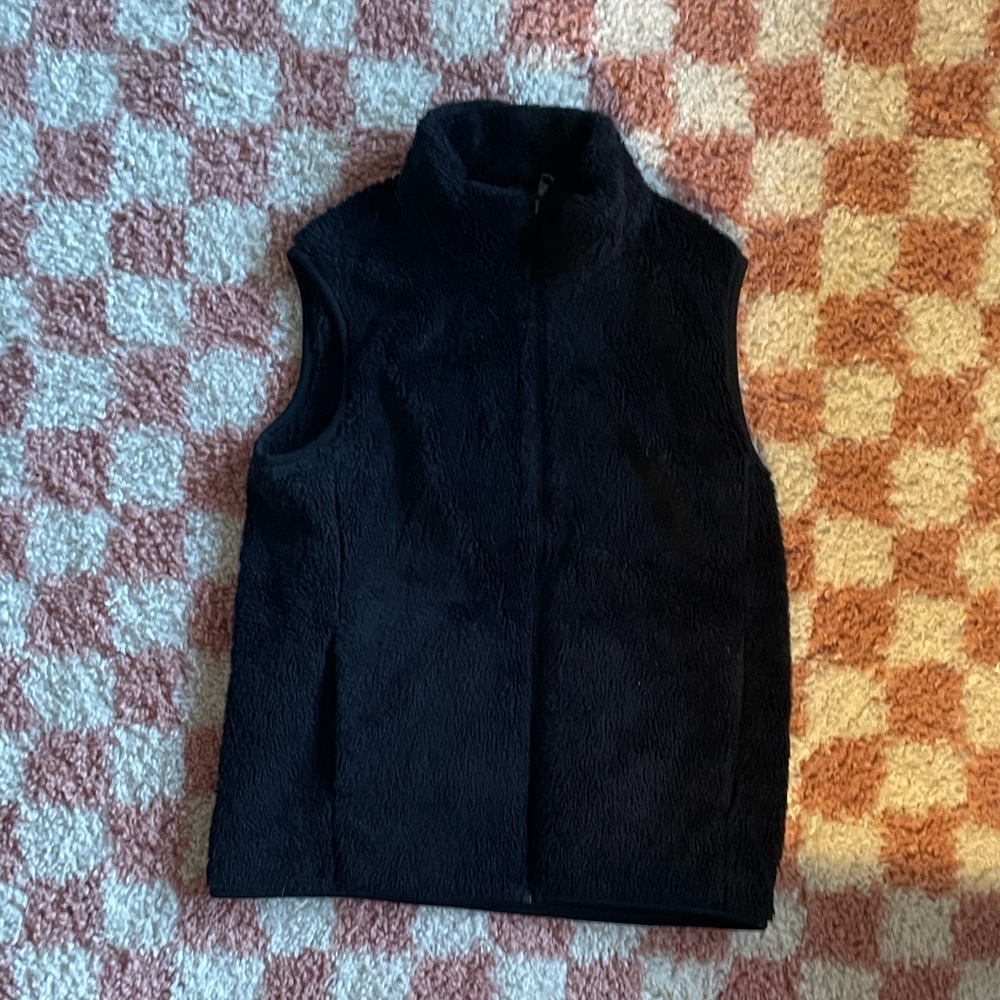 Uniqlo Fluffy Yarn Fleece Vest